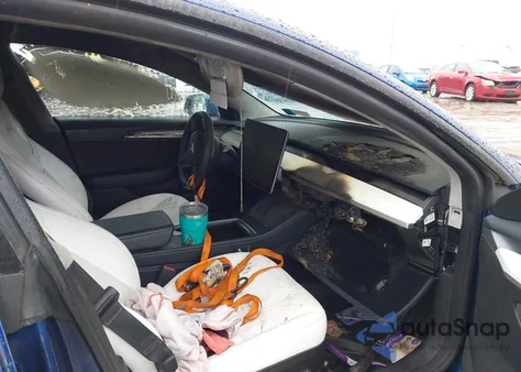 2022 Tesla Model 3 Performance Dual Motor All-Wheel Drive z USA, uszkodzony, nr VIN 5YJ3E1EC0NF354858